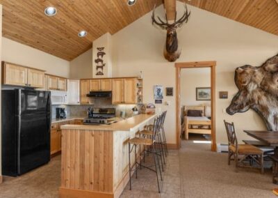 Arapahoe Lodge full kitchen