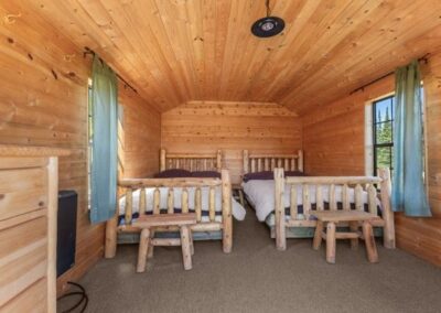 Grizzly Cabins0A bedroom sleeps 4