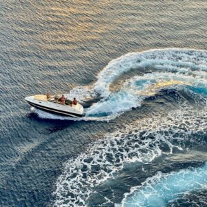 Speed boat Lake Powell