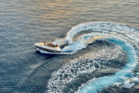 Speed boat Lake Powell